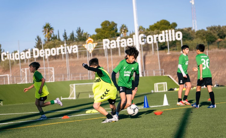 El Real Betis inaugura ‘Real Betis Camp The Best’ en la Ciudad Deportiva Rafael Gordillo El Real Betis inaugura ‘Real Betis Camp The Best’ en la Ciudad Deportiva Rafael Gordillo