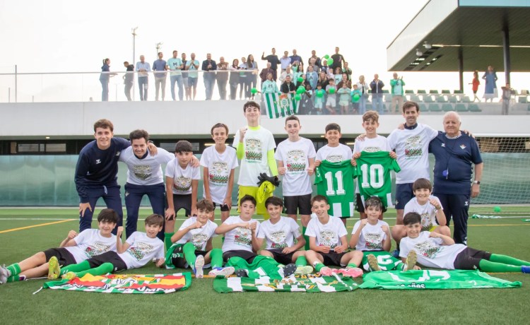 El Alevín ‘B’ alza el sexto título de liga de la Cantera El Alevín ‘B’ alza el sexto título de liga de la Cantera
