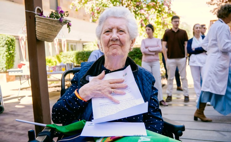 La Fundación Real Betis Balompié entrega las primeras cartas de ‘De Béticos a abuelos’ La Fundación Real Betis Balompié entrega las primeras cartas de ‘De Béticos a abuelos’