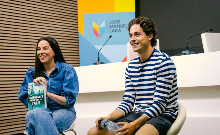 Rodrigo Riquelme participa en el proyecto ‘Cuento con mi equipo’ para fomentar la lectura entre la juventud Rodrigo Riquelme participa en el proyecto ‘Cuento con mi equipo’ para fomentar la lectura entre la juventud