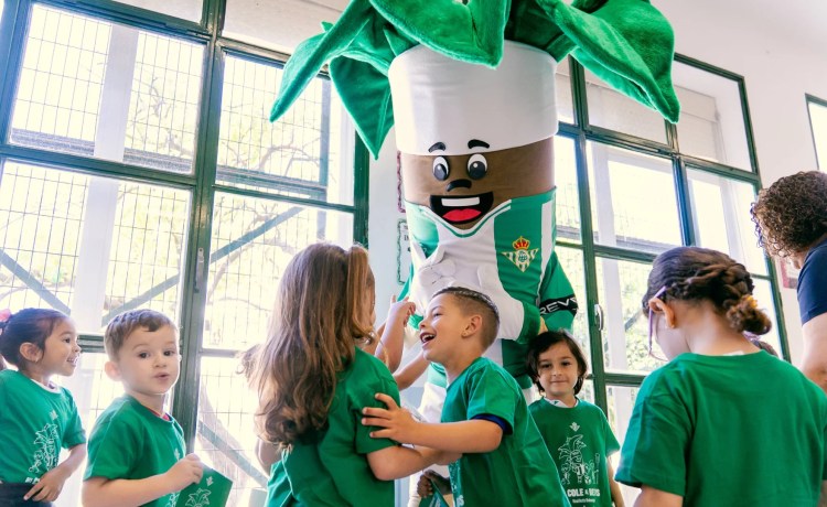 Diez colegios y casi 3.000 alumnos participan en una nueva temporada de ´Del Cole al Betis` Diez colegios y casi 3.000 alumnos participan en una nueva temporada de ´Del Cole al Betis`