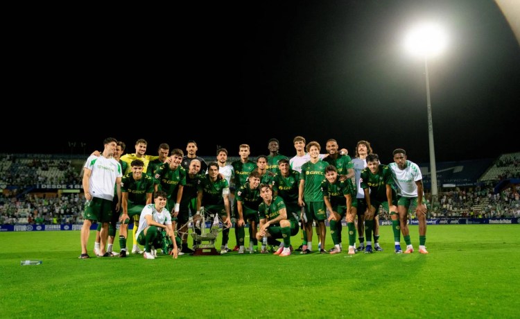 El Real Betis se alza con su sexto Trofeo Colombino El Real Betis se alza con su sexto Trofeo Colombino