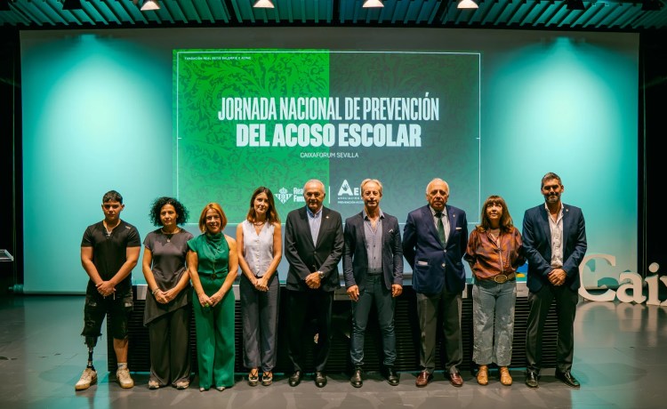 El Real Betis y AEPAE abordan los nuevos retos en la prevención y lucha contra el acoso escolar El Real Betis y AEPAE abordan los nuevos retos en la prevención y lucha contra el acoso escolar