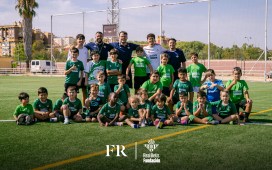 James Rhodes se une a la Fundación Real Betis Balompié con una donación a la Escuela Monsalvete James Rhodes se une a la Fundación Real Betis Balompié con una donación a la Escuela Monsalvete