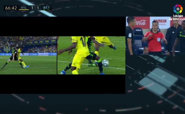 González Fuertes y lo de ‘si no quieres caldo, dos tazas’: la interminable lista de agravios arbitrales en Villarreal González Fuertes y lo de ‘si no quieres caldo, dos tazas’: la interminable lista de agravios arbitrales en Villarreal