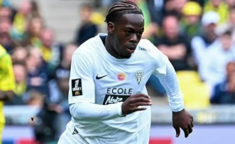 Lateral ‘low cost’ para el Betis por si hay más salidas Lateral ‘low cost’ para el Betis por si hay más salidas