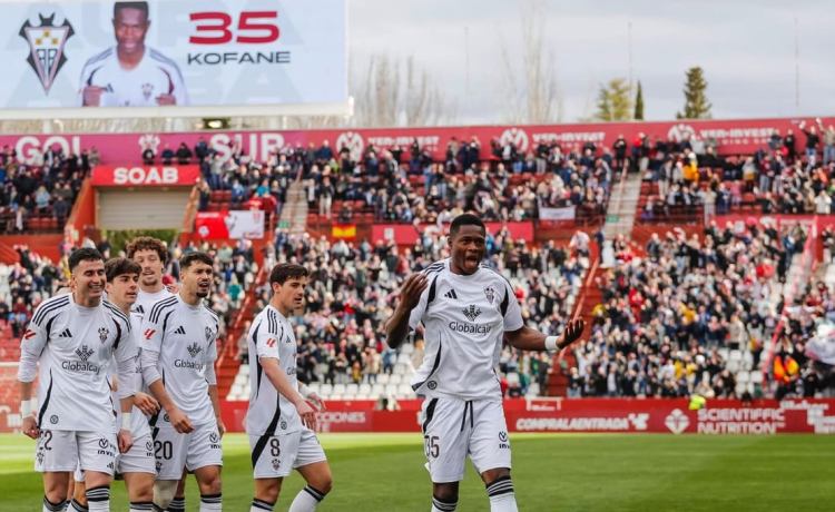 Sevilla y Betis encabezan la terna para el fichaje de Kofane Sevilla y Betis encabezan la terna para el fichaje de Kofane