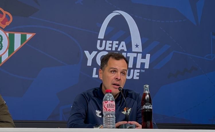 Fragoso carga contra el Bayern de Múnich: “Nos faltaron el respeto, sacaron cortes de manga y se rieron de nosotros” Fragoso carga contra el Bayern de Múnich: “Nos faltaron el respeto, sacaron cortes de manga y se rieron de nosotros”