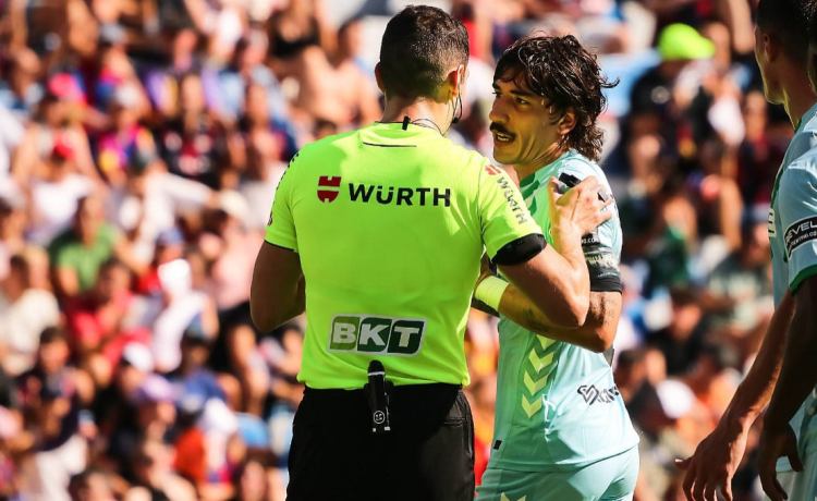 Bellerín se revuelve contra LaLiga y replica a Tebas con contundencia Bellerín se revuelve contra LaLiga y replica a Tebas con contundencia