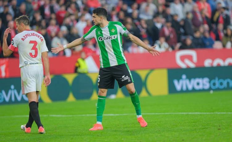 Bartra se defiende de los que le acusan de provocar la suspensión de El Gran Derbi: «Siempre lo hago, en casa y fuera» Bartra se defiende de los que le acusan de provocar la suspensión de El Gran Derbi: «Siempre lo hago, en casa y fuera»
