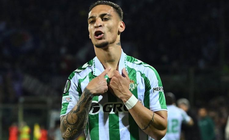 Antony sigue siendo «atacante del Real Betis» Antony sigue siendo «atacante del Real Betis»