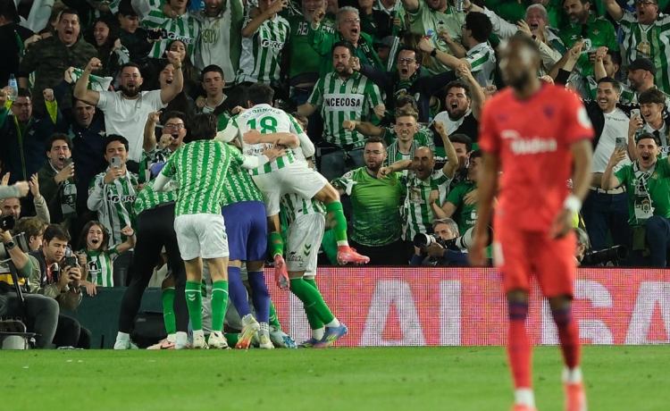 Betis 2-1 Sevilla: Otra remontada, esta vez en El Gran Derbi, para confirmar el viento a favor Betis 2-1 Sevilla: Otra remontada, esta vez en El Gran Derbi, para confirmar el viento a favor