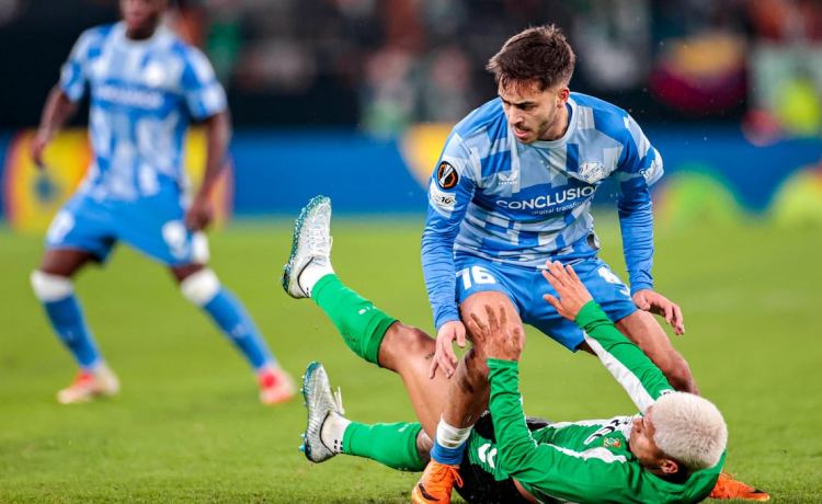 El agente de El Karouani, que tiene lazos con Heliópolis, habla sobre el futuro del lateral zurdo El agente de El Karouani, que tiene lazos con Heliópolis, habla sobre el futuro del lateral zurdo