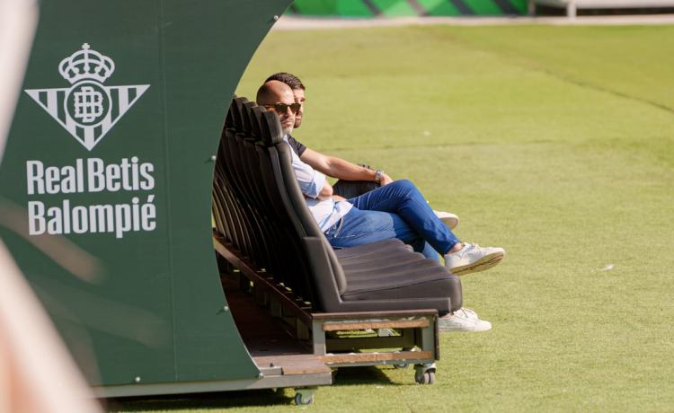 Manu Fajardo ve «un símil» con otra plantilla histórica que rozó la gloria Manu Fajardo ve «un símil» con otra plantilla histórica que rozó la gloria