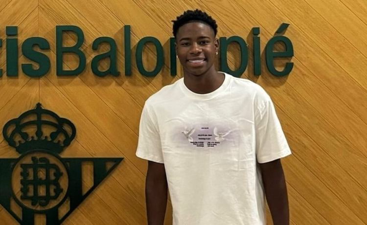 El Betis cierra la salida de uno de sus fichajes: las cifras de la operación El Betis cierra la salida de uno de sus fichajes: las cifras de la operación