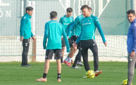 El Betis anuncia una baja de última hora en la convocatoria ante el Villarreal: Pellegrini llama a Dani Pérez El Betis anuncia una baja de última hora en la convocatoria ante el Villarreal: Pellegrini llama a Dani Pérez