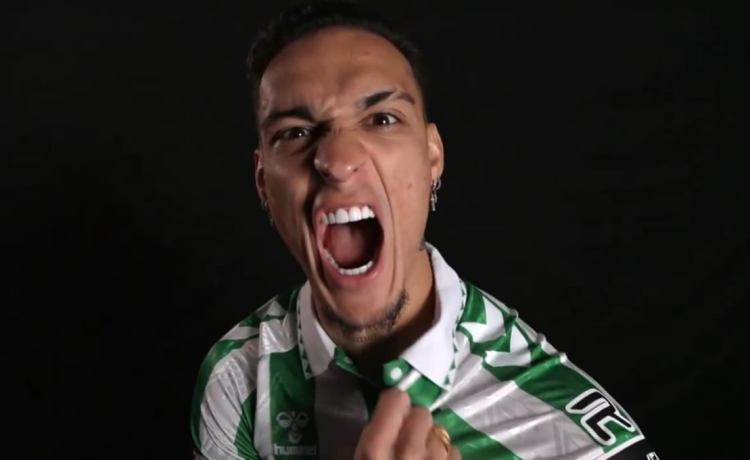 Antony enciende El Gran Derbi Antony enciende El Gran Derbi