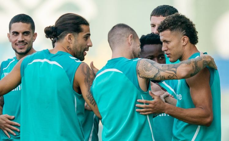El penúltimo entrenamiento del Betis deja una noticia buena y dos malas El penúltimo entrenamiento del Betis deja una noticia buena y dos malas