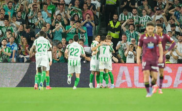 Un equipo coral dentro y fuera, con el pasaporte a punto de sellar y metiendo mano a la planificación Un equipo coral dentro y fuera, con el pasaporte a punto de sellar y metiendo mano a la planificación