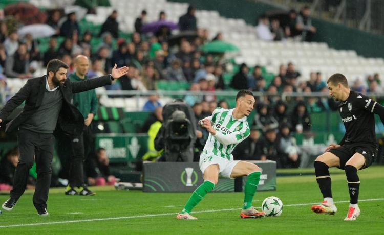 Calidad, coraje y una jaula para Antony e Isco Calidad, coraje y una jaula para Antony e Isco