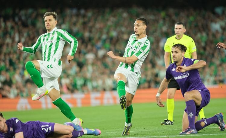 En la Fiorentina están «amargados» con el arbitraje ante el Betis En la Fiorentina están «amargados» con el arbitraje ante el Betis
