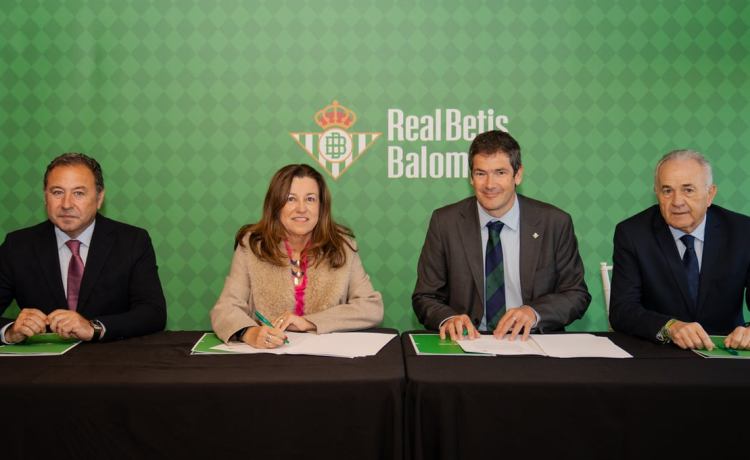 El Real Betis estrecha lazos con la Junta de Andalucía El Real Betis estrecha lazos con la Junta de Andalucía