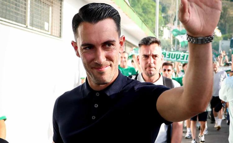 Emoción desbordante en el anuncio de Javi Medina, nuevo entrenador del Betis Deportivo Emoción desbordante en el anuncio de Javi Medina, nuevo entrenador del Betis Deportivo