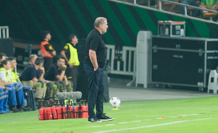 Las excusas de Postecoglou: «La gente no se da cuenta de la humedad que hay en La Cartuja» Las excusas de Postecoglou: «La gente no se da cuenta de la humedad que hay en La Cartuja»