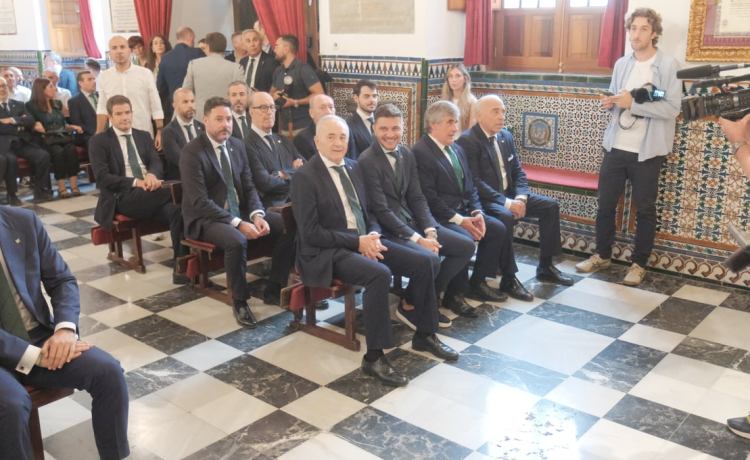 Joaquín Sánchez, con «ilusión y orgullo», quiere estar a la altura: «El Betis es mi vida; he cumplido muchos sueños y éste es un paso más» Joaquín Sánchez, con «ilusión y orgullo», quiere estar a la altura: «El Betis es mi vida; he cumplido muchos sueños y éste es un paso más»