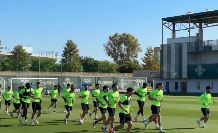 Bakambu regresa al grupo en una sesión inundada por la cantera Bakambu regresa al grupo en una sesión inundada por la cantera