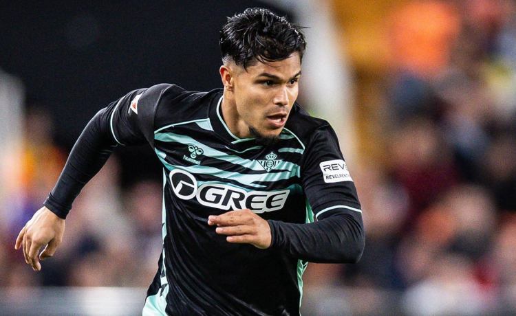 El Betis anuncia que Cucho Hernández ha sido operado para mejorar su respiración El Betis anuncia que Cucho Hernández ha sido operado para mejorar su respiración