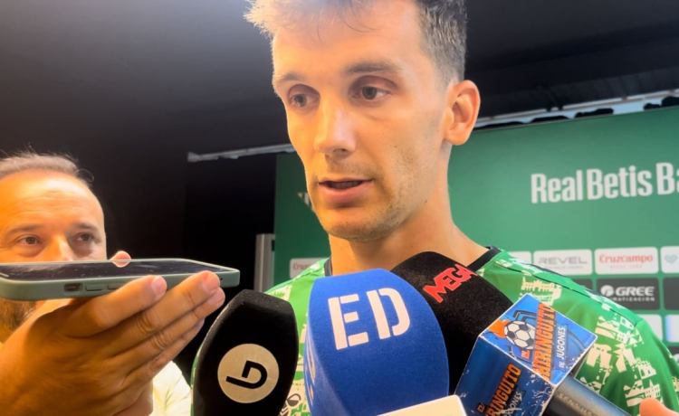 Diego Llorente aplaza su respuesta cuatro meses: «Es una carrera de fondo» Diego Llorente aplaza su respuesta cuatro meses: «Es una carrera de fondo»