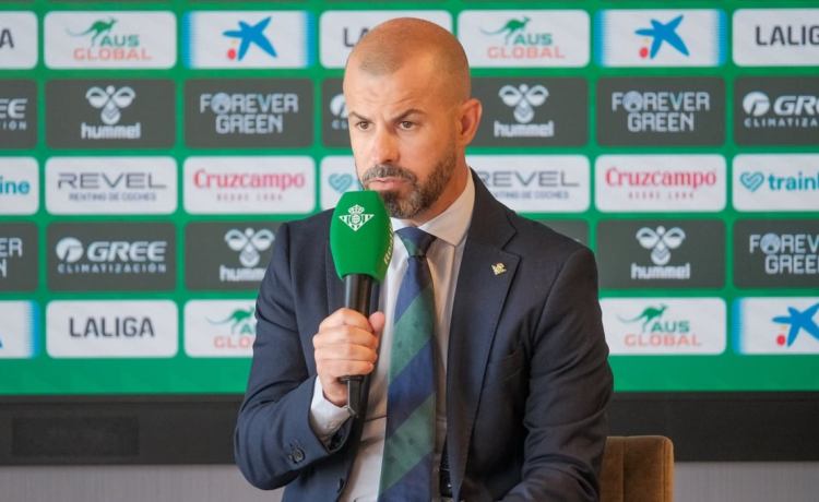 Manu Fajardo marca la hoja de ruta del Real Betis en el mercado de fichajes Manu Fajardo marca la hoja de ruta del Real Betis en el mercado de fichajes