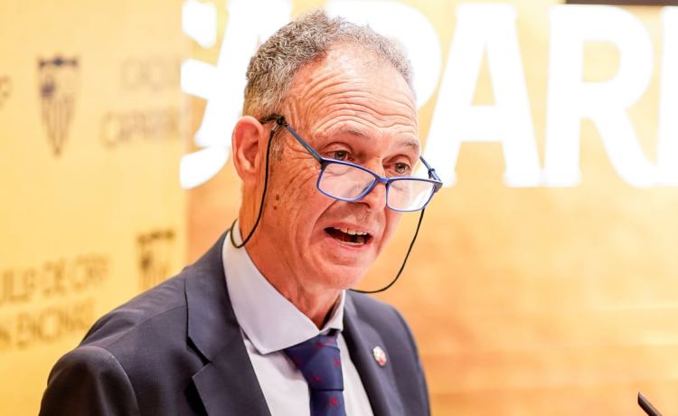 Caparrós, el mejor agitador de derbis: «Cuando ven el autobús del Sevilla llegar, se rilan» Caparrós, el mejor agitador de derbis: «Cuando ven el autobús del Sevilla llegar, se rilan»