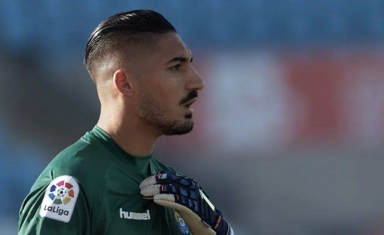 ‘Amenazan’ el acuerdo del Betis con Valles: su fichaje sólo sería posible en enero ‘Amenazan’ el acuerdo del Betis con Valles: su fichaje sólo sería posible en enero
