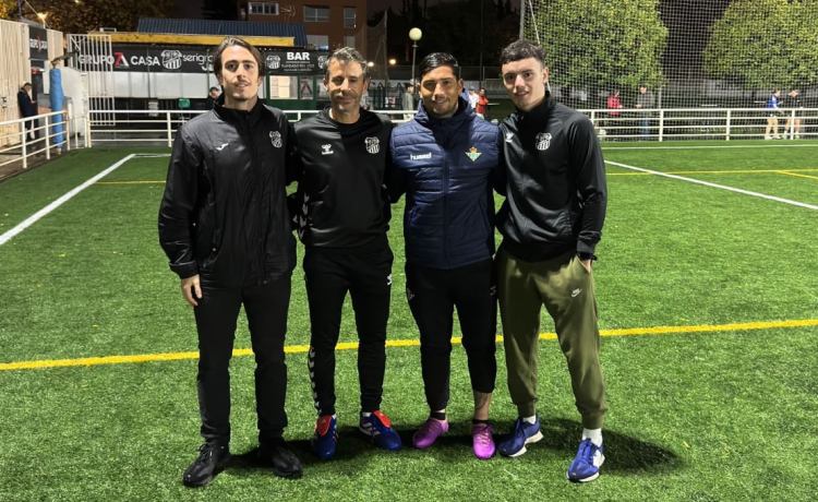 El Chimy Ávila no se mueve de Sevilla: el Calavera CF anuncia al argentino como «refuerzo de lujo» El Chimy Ávila no se mueve de Sevilla: el Calavera CF anuncia al argentino como «refuerzo de lujo»