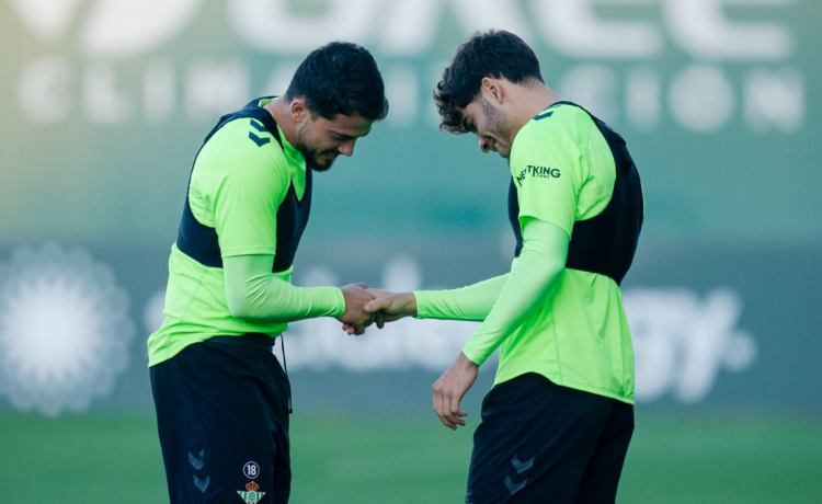 Dos recuperaciones, una muy esperada, en la lista del Betis contra el Barça Dos recuperaciones, una muy esperada, en la lista del Betis contra el Barça