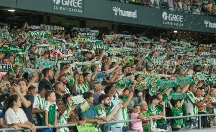 El Benito Villamarín no falla a su cita en el debut liguero El Benito Villamarín no falla a su cita en el debut liguero