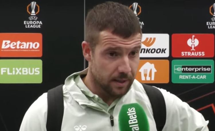Aitor Ruibal lamenta una «injusticia», admite el freno de mano y pone nota alta al Betis Aitor Ruibal lamenta una «injusticia», admite el freno de mano y pone nota alta al Betis