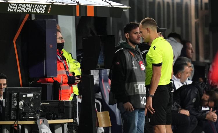 La UEFA pone a Minakovic en el camino del Real Betis previo a El Gran Derbi contra el Sevilla FC La UEFA pone a Minakovic en el camino del Real Betis previo a El Gran Derbi contra el Sevilla FC