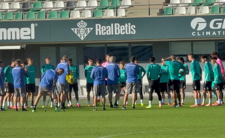 Fornals se une a Lo Celso y el ‘Cucho’ trabaja sin máscara Fornals se une a Lo Celso y el ‘Cucho’ trabaja sin máscara