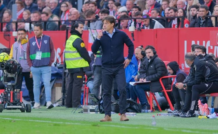 Almeyda, «tristísimo» y «desesperado» antes tantos fallos letales, sobre la suspensión: «Esperar que la gente tire flores es imposible» Almeyda, «tristísimo» y «desesperado» antes tantos fallos letales, sobre la suspensión: «Esperar que la gente tire flores es imposible»