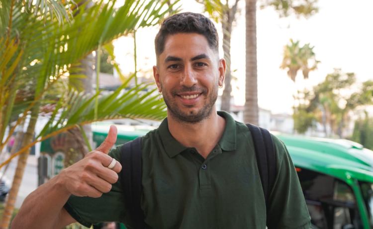 Un viejo pretendiente vuelve a la carga por Ayoze y otro amenaza con la cartera llena Un viejo pretendiente vuelve a la carga por Ayoze y otro amenaza con la cartera llena