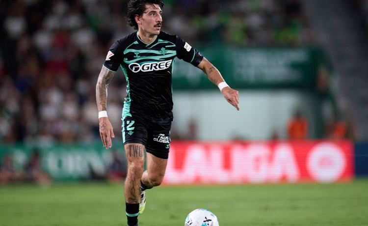 Giro en el lateral derecho del Betis Giro en el lateral derecho del Betis