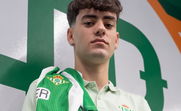 El Betis arregla presente y futuro en 24 horas: tras renovar a Isco Alarcón, blinda a la nueva estrella canterana, Iván Corralejo El Betis arregla presente y futuro en 24 horas: tras renovar a Isco Alarcón, blinda a la nueva estrella canterana, Iván Corralejo