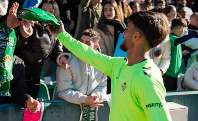 Fichaje oficial tras no renovar en el Betis Fichaje oficial tras no renovar en el Betis