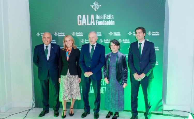 Éxito de la emocionante I Gala de la Fundación del Real Betis con la presencia de los Fichajes Estrellas Éxito de la emocionante I Gala de la Fundación del Real Betis con la presencia de los Fichajes Estrellas
