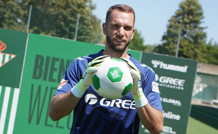 Pau López revela su rol en el Betis, confiesa que su mujer lloró y pone un objetivo claro Pau López revela su rol en el Betis, confiesa que su mujer lloró y pone un objetivo claro