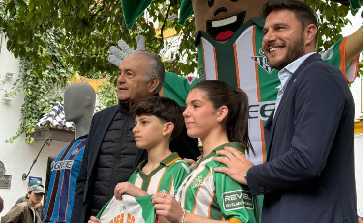 El naranjo sevillano, el protagonista de la camiseta «Forever Green» que el Betis vestirá frente al Rayo Vallecano El naranjo sevillano, el protagonista de la camiseta «Forever Green» que el Betis vestirá frente al Rayo Vallecano