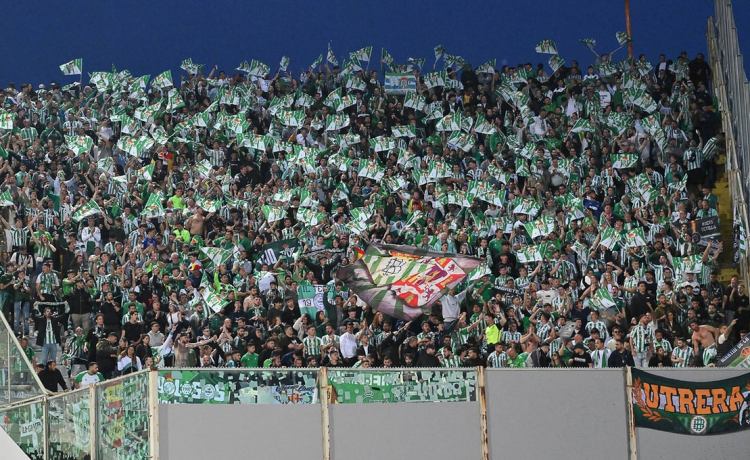Duro castigo de la UEFA al Betis con una dolorosa prohibición a la afición Duro castigo de la UEFA al Betis con una dolorosa prohibición a la afición
